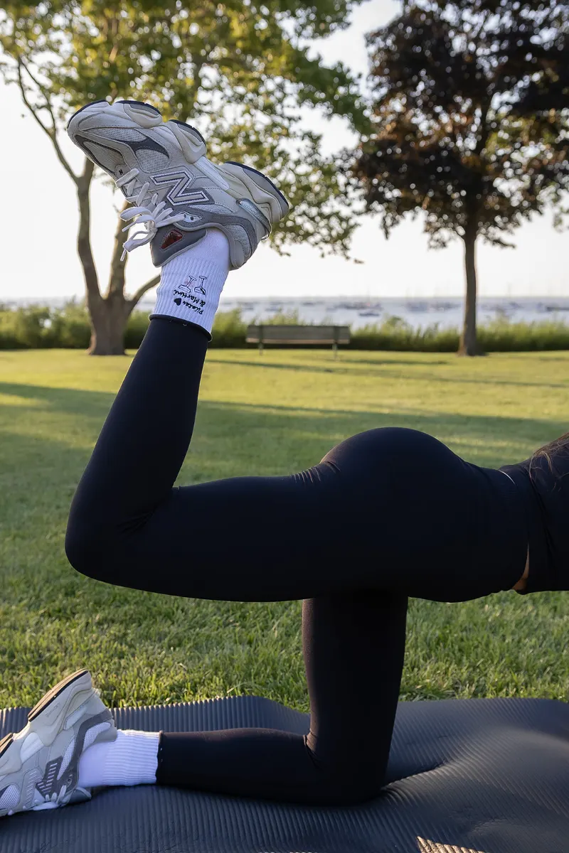 Close-up of a leg lift during a Sana Sculpt mat workout