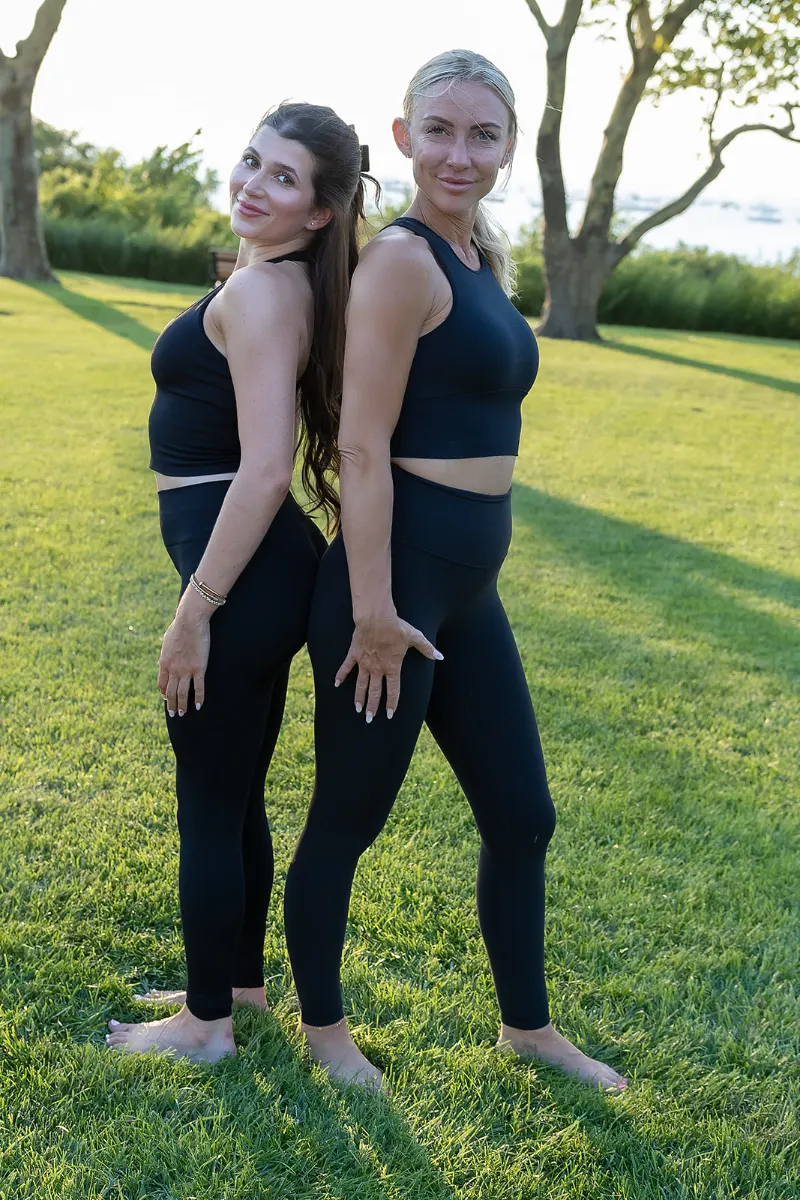 Two Sana Sculpt instructors standing back to back